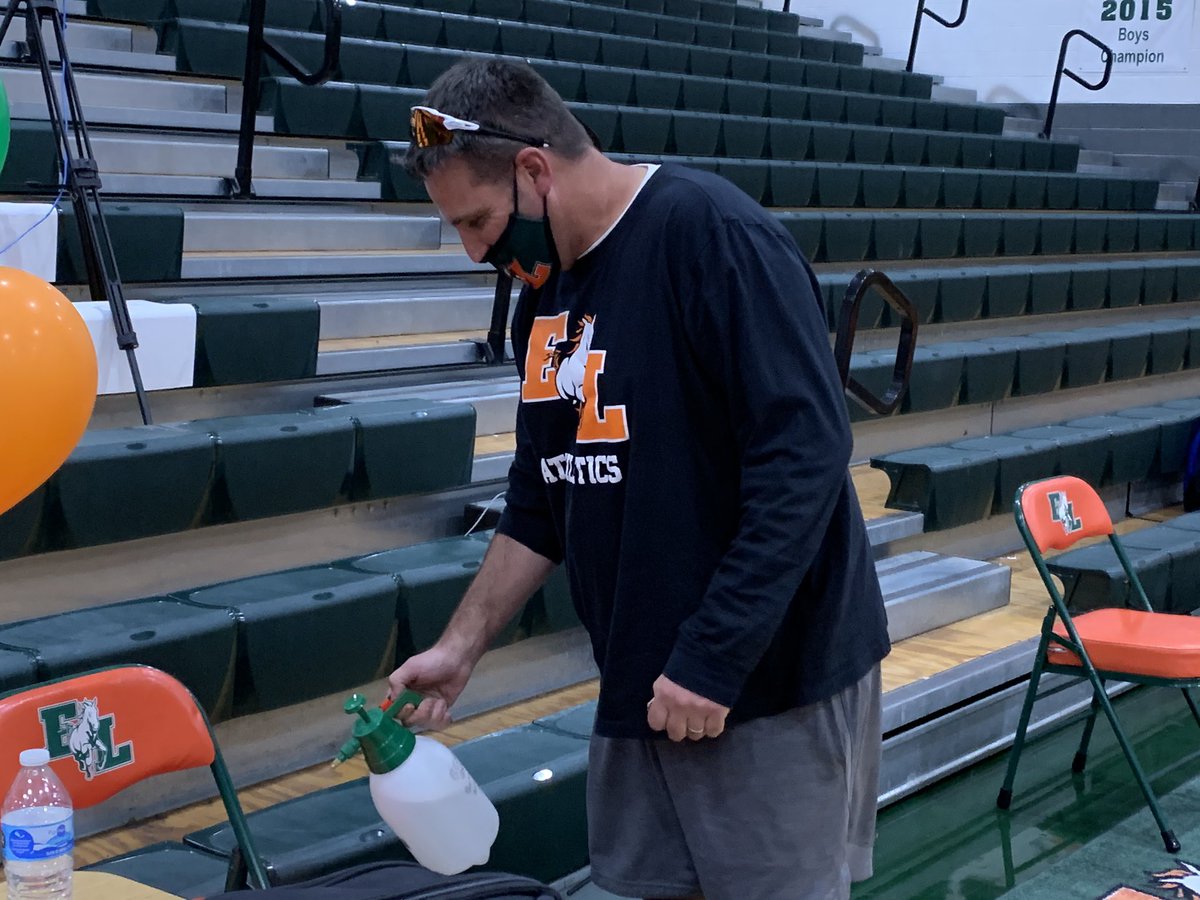 EHmustangs's tweet photo. Cleaning between games! #Eluknow https://t.co/6oPsmrT27W