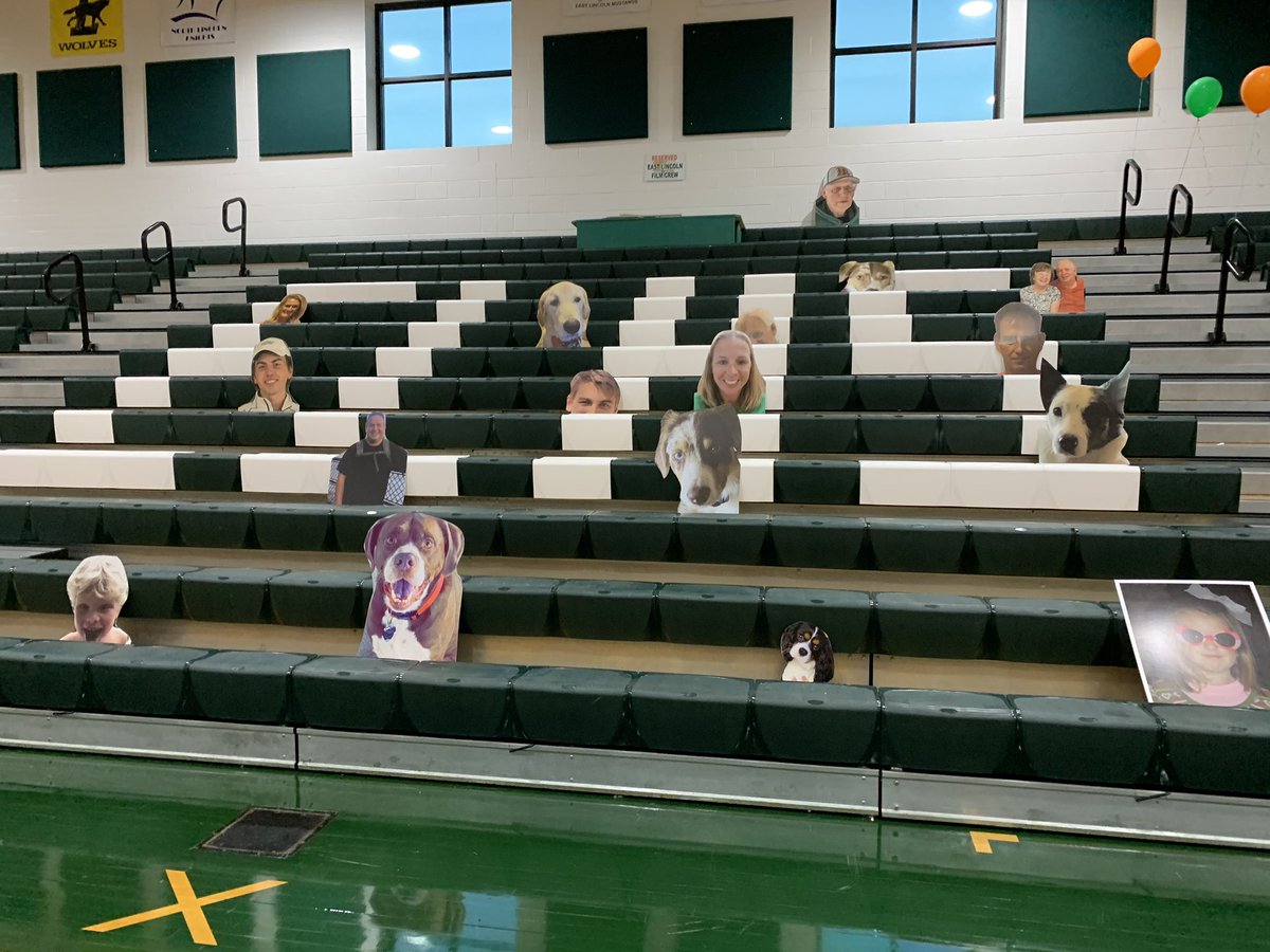 EHmustangs's tweet photo. Cleaning between games! #Eluknow https://t.co/6oPsmrT27W