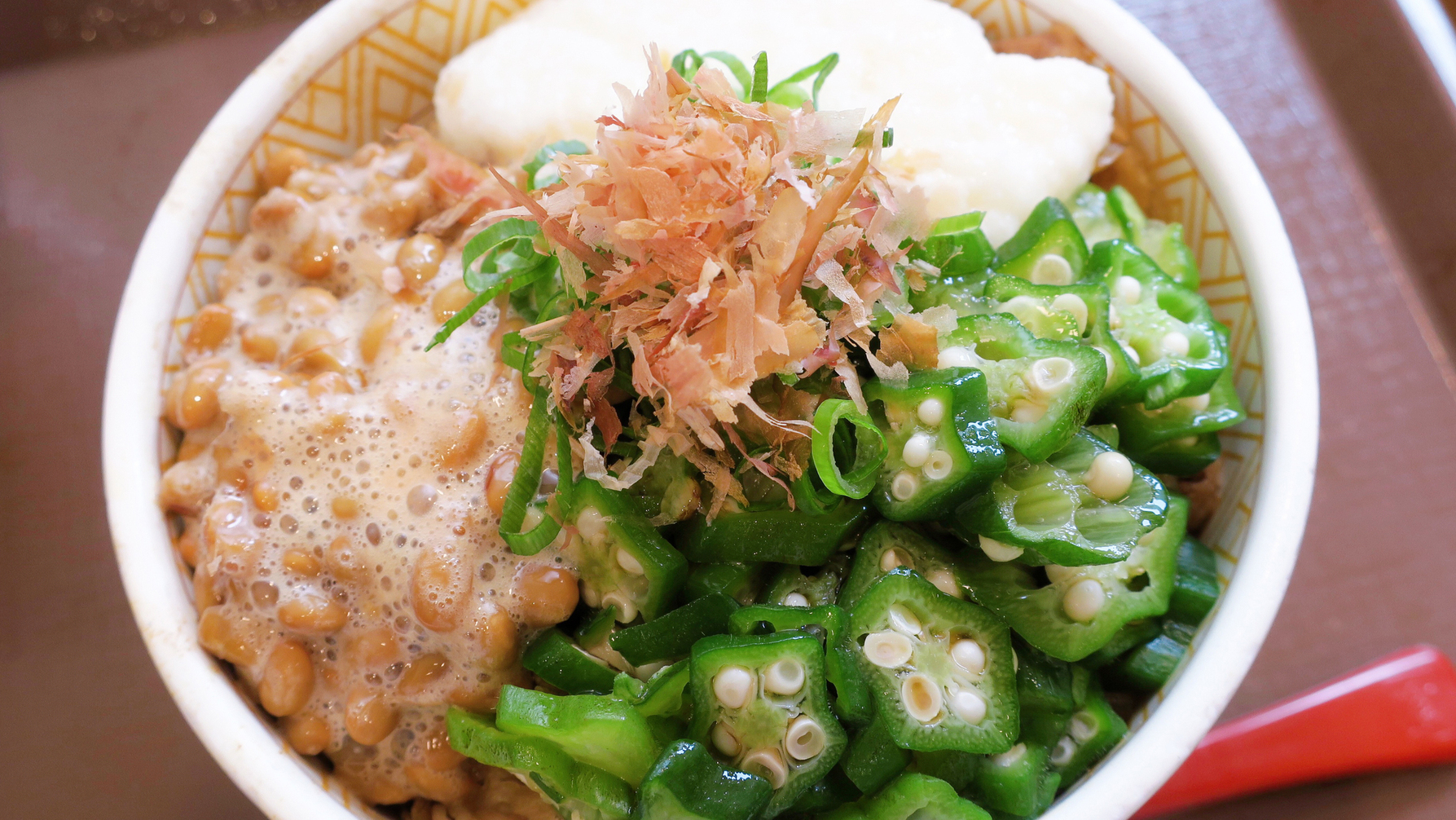 すき家 公式 おはすき オクラ 山かけ 納豆のねばねばトリオで 三色牛丼 作ってみたら 牛丼が飲み物になりました 今週もよろしくお願いします すき家 朝ごはん T Co Rq7dld6ulw Twitter