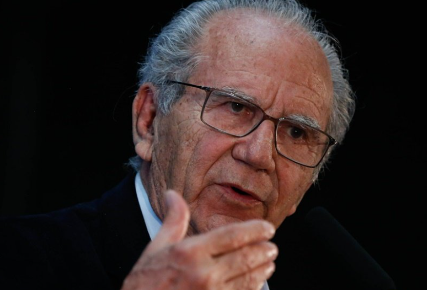 Metropoles's tweet photo. O ex-secretário de Saúde Jofran Frejat (PL) morreu na tarde desta segunda-feira (23/11) vítima de complicações de um câncer pulmonar. O político foi diagnosticado com a doença enquanto tratava um cálculo renal https://t.co/2VWjt3Mzp8