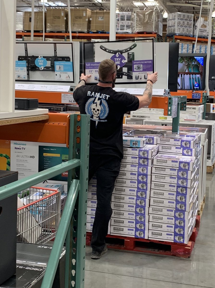 culrich16's tweet photo. Hey @tonycolombo971 @rachelz971 it looks like there is another Ramjet. This shirt was spotted in Gilbert, AZ #DaveGloverShow https://t.co/tXRvTJGwnd