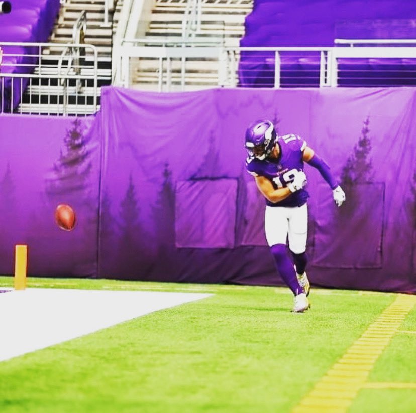 HalfTimeFoot's tweet photo. 🚨 MALAS NOTICIAS EN MINNESOTA 🚨

El día de hoy el WR Adam Thielen ha sido colocado en la lista de COVID-19. 

Una lástima para el equipo y la liga. 
#skol #NFL https://t.co/VnkFswiivR