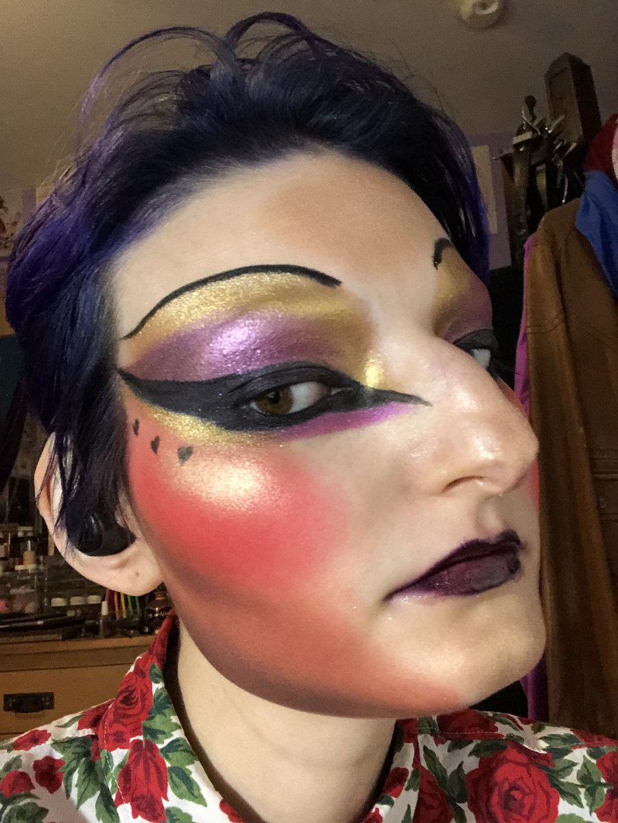 fullfringal's tweet photo. 𝓑𝓾𝓻𝓵𝓮𝓼𝓺𝓾𝓮
✨💋✨🎭✨💋✨
#makeup #makeupoftheday #muotd #creativemakeup #artisticmakeup #goth #gothgoth #editorialmakeup #makeupisart #makeupfirstnegativitylast https://t.co/YNh2BWdt4A