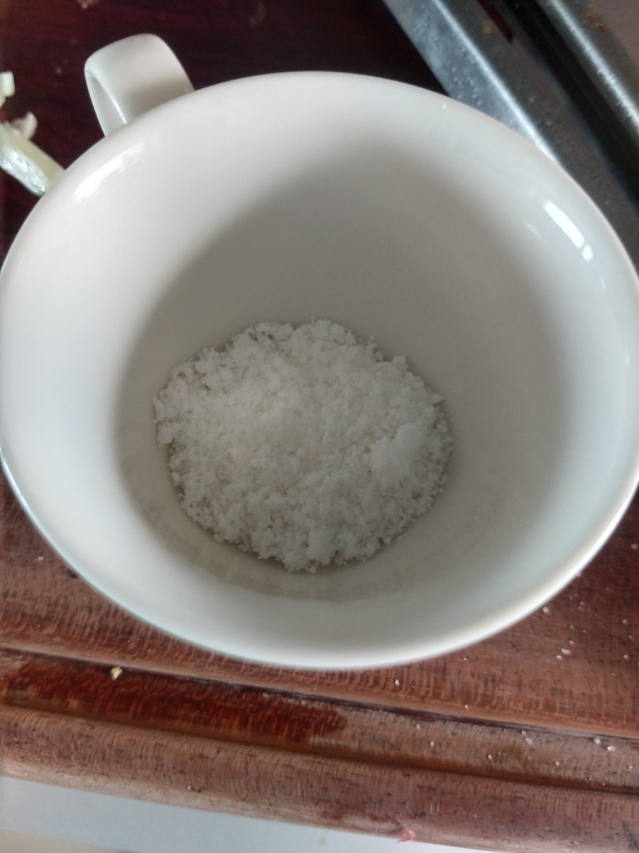 Pulo do gato 2: coloquei uma colher de sopa de goma de tapioca dissolvida em água na panela. É um potente espessante para molhos.