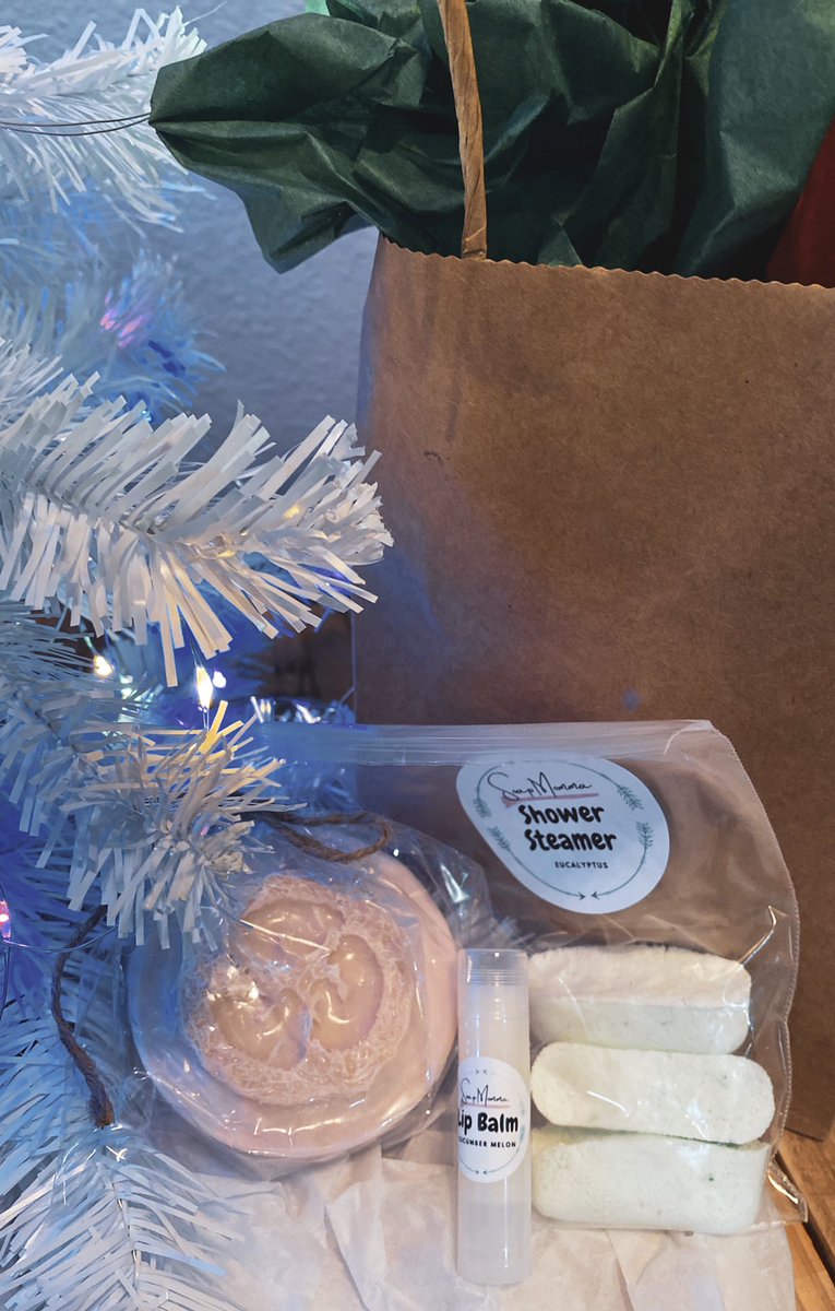 MommaSoap's tweet photo. Don’t have time to run out and grab for those Secret Santa’s or your child’s teacher? Let me do the work for you. 
Gift Grab Bags are available in Small and Large. 

https://t.co/foNh5jI6Vh https://t.co/EeILwDTsNx