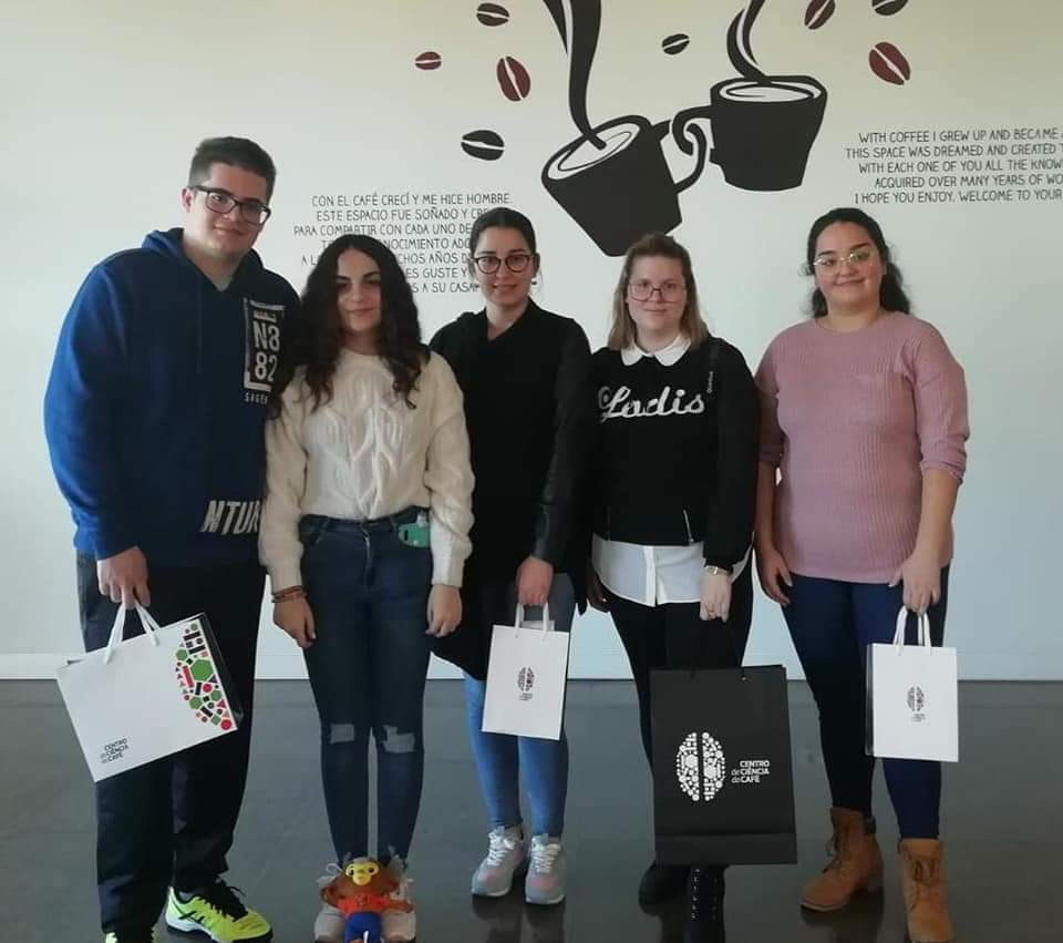 CastilloRadio's tweet photo. Felicitar al alumnado de GM de #GestiónAdministrativa 19/20
que han logrado que su proyecto #CASETEX, se encuentre entre los 10 mejores de #Expertemprende, de más de 700 presentados. Escucha en @CastilloRadio de @radioedu como lo presentaron en su día.
https://t.co/qpGNKzZ7UX https://t.co/8Sm9A05fdH