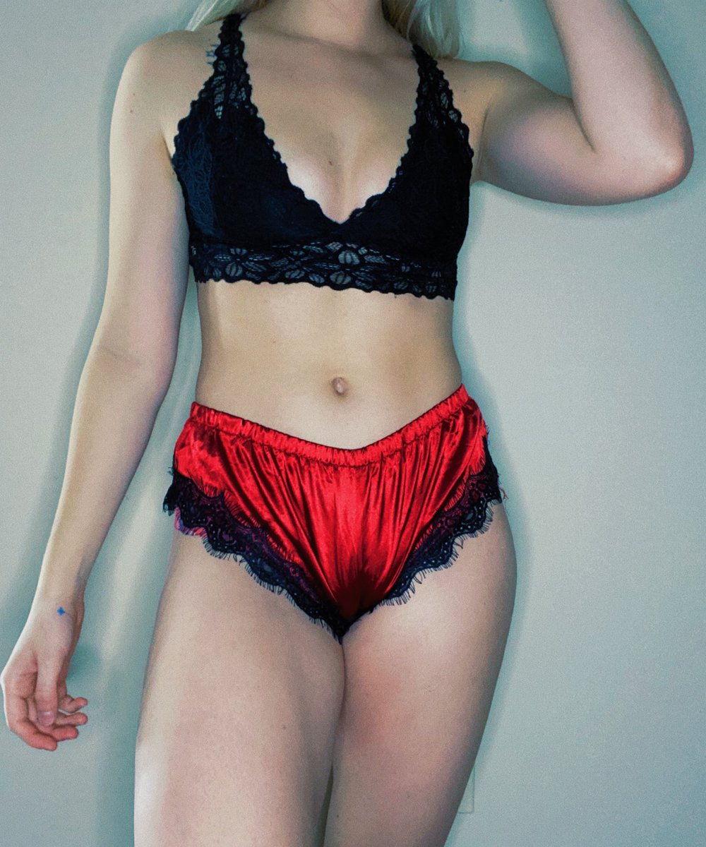 ofcallmesyd's tweet photo. sub to my onlyfans while it’s still 50% off!! #onlyfansgirl link in my bio😘 https://t.co/EiwUrQSmrN