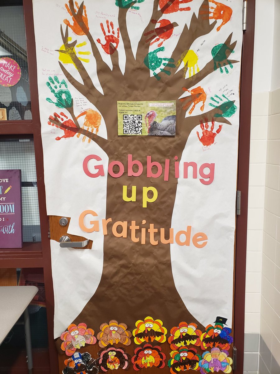 AHaldemanCV's tweet photo. @SPHBulldogs door contest! I had to up my game and get all innovative with some turkey stories on my qr code on flipgrid. https://t.co/G2JQraOc5N