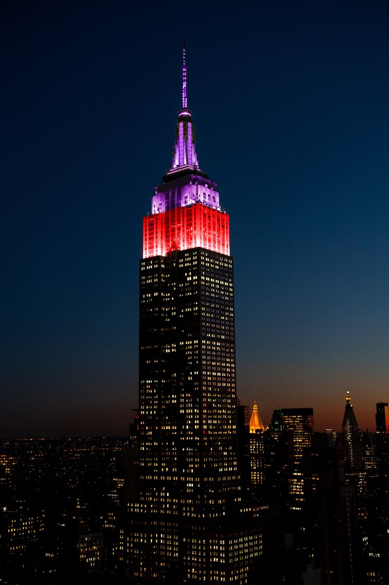 EmpireStateBldg's tweet image. Lighting up the night in purple &amp;amp; red, to honor @LupusResearch &amp;amp; their “Breaking Through” Virtual Gala.
 
The Lupus Research Alliance helps fund innovative lupus research, leading to key discoveries that are improving diagnosis &amp;amp; therapies. #ESBright