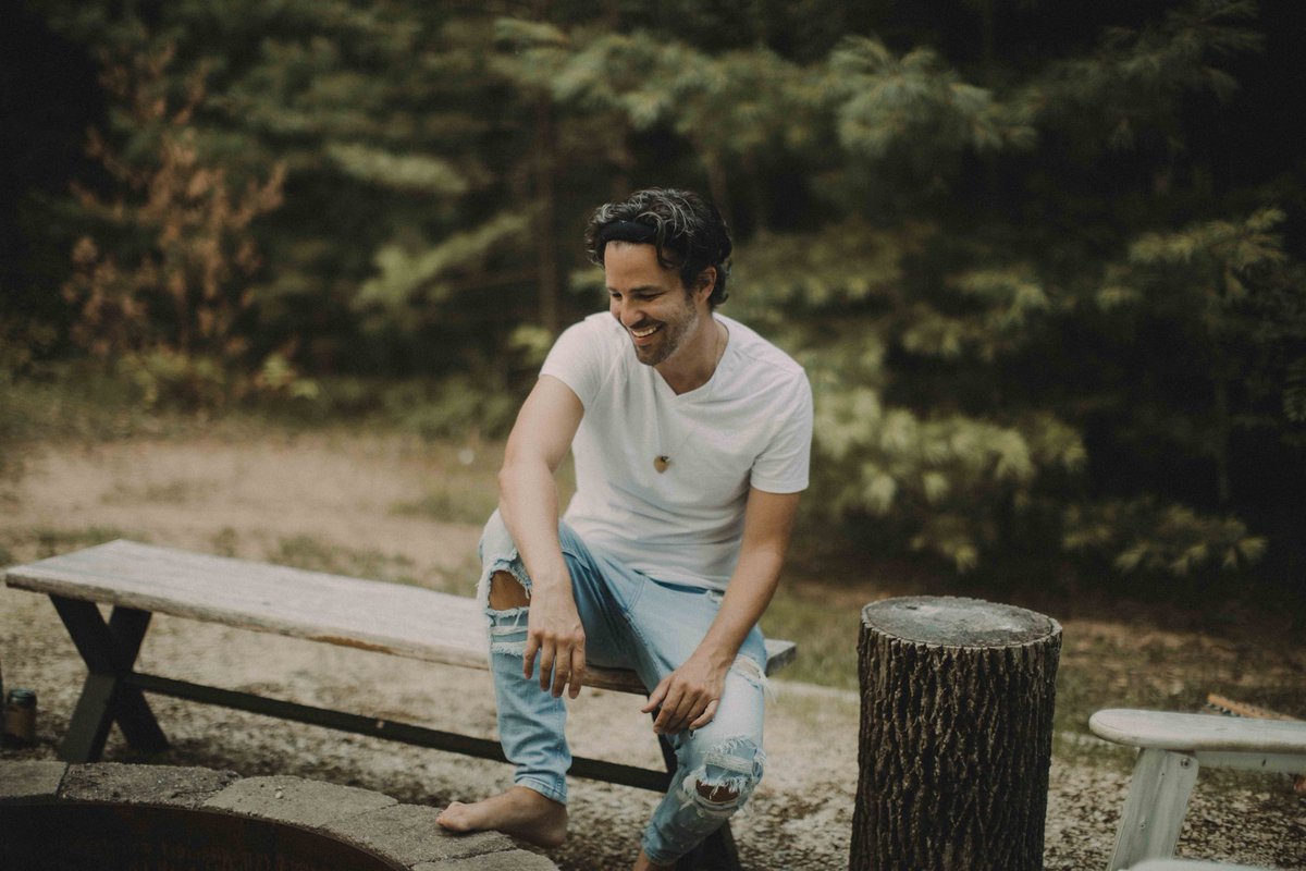 toddcarey's tweet photo. “Smile” (feat. Sara Bareilles) out now. https://t.co/tOT0xoin9p https://t.co/NSHAIe1JPL