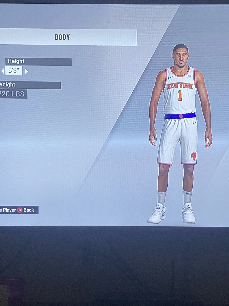 EricOnyechefule's tweet photo. If you were wondering what @obitoppin1 would look like in his new @nyknicks threads here it is compliments of @NBA2K. 

@DaytonMBB https://t.co/v85uPEB6pd