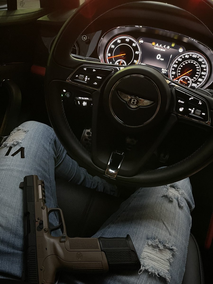 toosii2x's tweet photo. Bentley riding, I ain’t hiding exotic whip still I’m sliding 🦖🚗💨💨 #DABIGGEST 🖤 https://t.co/qgCVSoc4UI