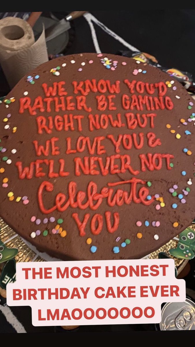 5SOSFAM_GT's tweet photo. @Michael5SOS en sus historias de IG! https://t.co/AT0vyer2HP