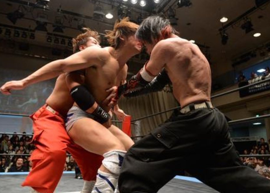 DDT_GENERATION's tweet photo. Kota Ibushi &amp; Kenny Omega ~vs~ Isami Kodama &amp; Yuko Miyamoto - DDT God Bless DDT 2013.11.17

▶️ https://t.co/yxfD3XKYT7

#木高イサミ
#飯伏幸太
#宮本裕向
#IsamiKodaka
#KotaIbushi
#NJPW
#DDTpro https://t.co/frecjOWIDz