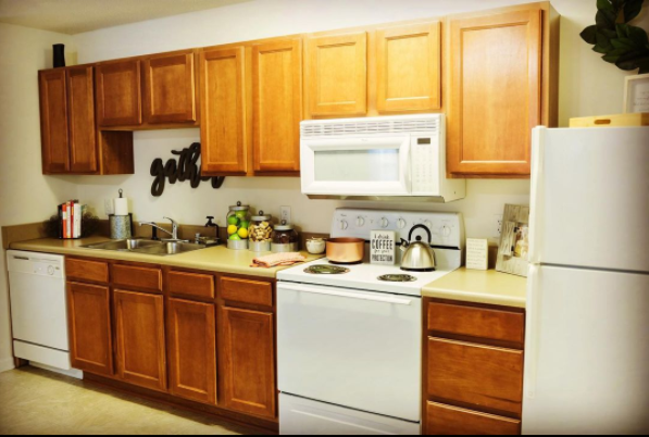 CampusPointeWKU's tweet photo. It’s almost Thanksgiving! What Thanksgiving MUST HAVES are you cooking in your kitchen this year? CP Staff favorites: Dressing, Green Bean Casserole, Mac &amp; Cheese🥰 What’s your favorite?? https://t.co/aA3NvbdoIn