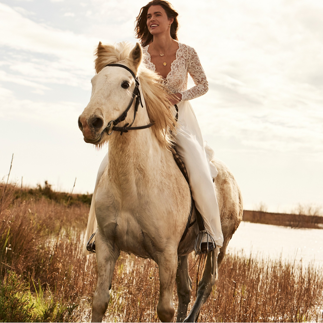 bylillianwest's tweet photo. Untamed love ✨ Watch our Virtual Trunk Show at the #linkinbio! #LillianWest
_
#Style_
_
#newcollection #bohobride #bohoweddings #bridetrends #bridalstyle #weddinginspo #bridegoals #bridestyles https://t.co/0M66ON5bL9