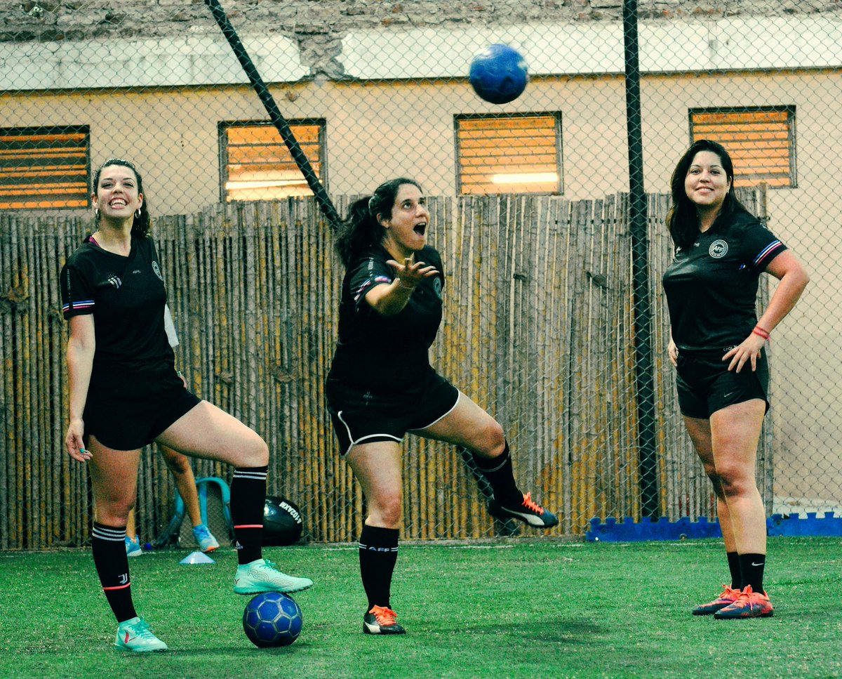 academiaaff's tweet photo. Titulo para esta #foto ?
#siempreaff
👉 Mañana entrenás!
#academiaaff
#futbolfemenino
#academia
#futbol https://t.co/W9iTLmc7wk