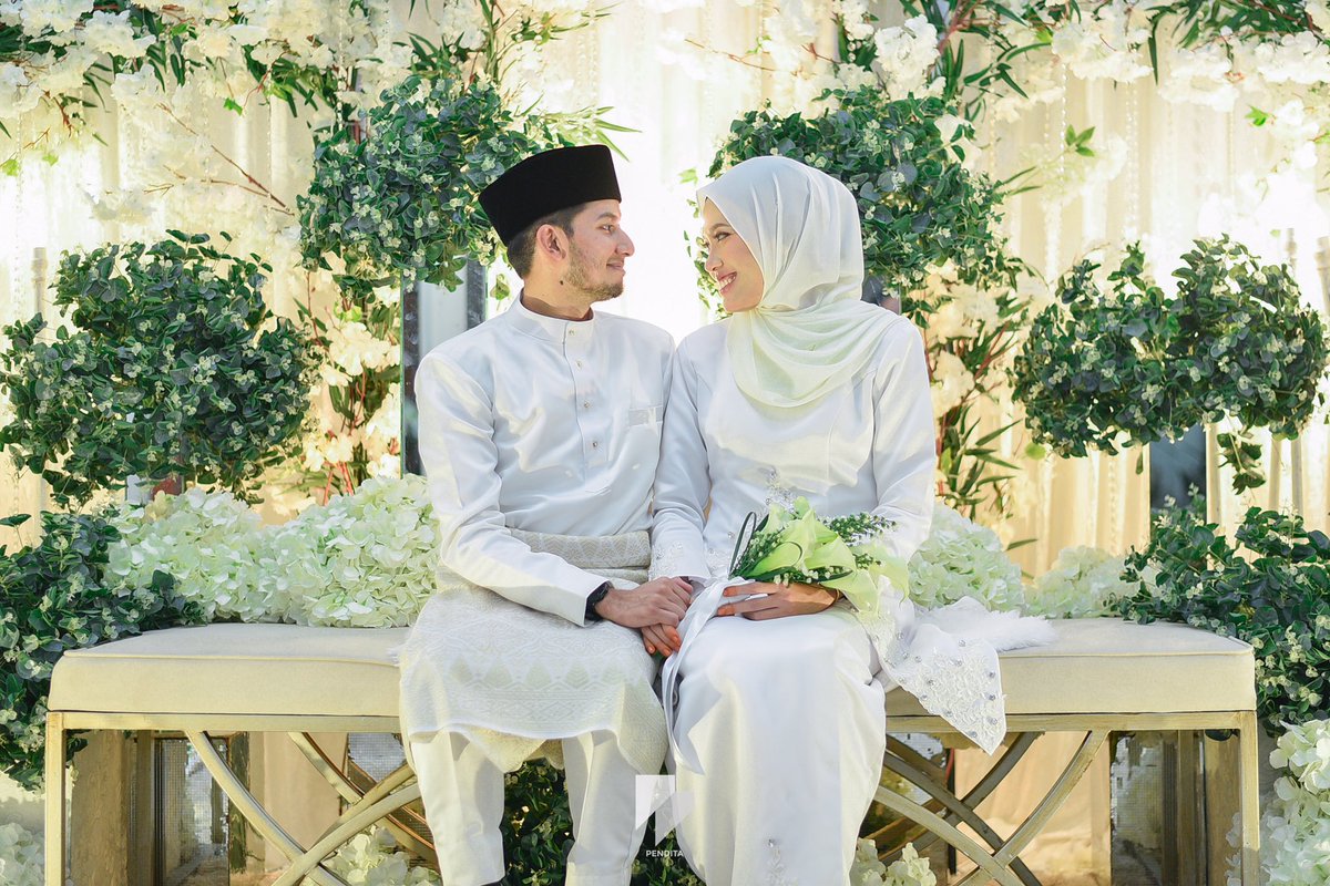 qilaomar's tweet photo. Tiba2 ada orang mntk share gambar wedding haritu sebab dia baru tahu sis dh kawin. So, throback la sikit ye. 

#FAever 
#wedding https://t.co/8oVH1mhmCd