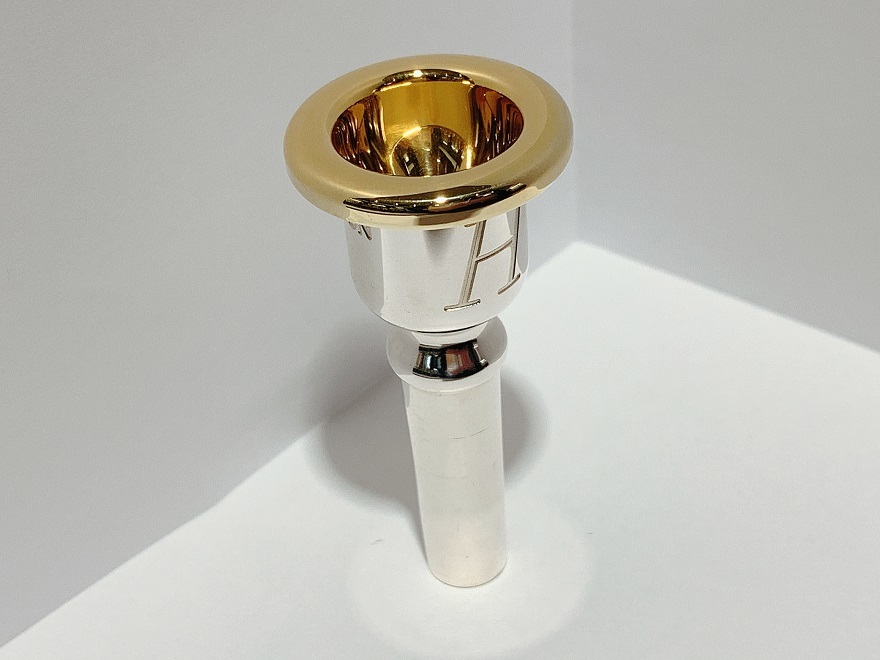 yamano_wind's tweet image. 【#コルネット】#デニスウィック『 ヘリテージ』
リムとカップ上部が薄いので、反応が良くコントロールがしやすい #マウスピース 💁
カップ下部は厚みがあり、厚みのある音色✨ 
ppが上手くいかないという方や、高音域を楽に出したいという方におすすめ👍～11/30フェア開催中！bit.ly/3lyCCIA