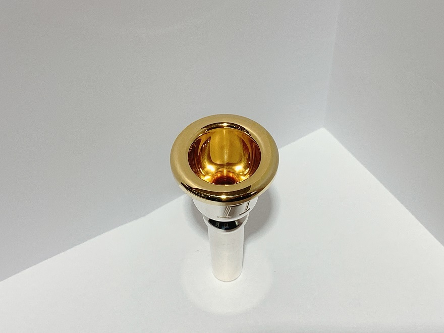 yamano_wind's tweet image. 【#コルネット】#デニスウィック『 ヘリテージ』
リムとカップ上部が薄いので、反応が良くコントロールがしやすい #マウスピース 💁
カップ下部は厚みがあり、厚みのある音色✨ 
ppが上手くいかないという方や、高音域を楽に出したいという方におすすめ👍～11/30フェア開催中！bit.ly/3lyCCIA