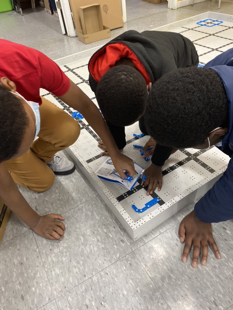 HolyGirl22's tweet photo. #omgrobots #RECFoundation School is out this week; however, Ss at the Scott Street Center were diligent enough to meet today to work with their 🤖 robots! @Ms_Plyler @tsin @overseerced @LanceForman1 @LabsHcs @hunnydotoo @TNDrivingInno @Driveto55 #tnfellow https://t.co/fgxqWDD1iJ