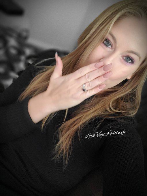 Smooches Cumming At Ya! 💋Wifey💋 https://t.co/NlrCVp44HN