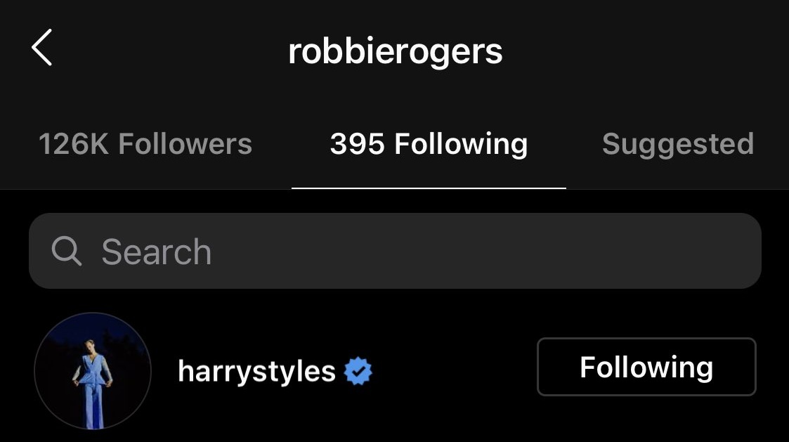 10. Ahora vamos con lo de las cuentas. Hace un poco más de una semana supuestamente un productor de My Policeman siguió a Harry en Instagram. Es verdad. Robbie Rogers (futbolista) es uno de los productores, junto a Berlanti, su esposo y productor principal, y Sarah Schechter