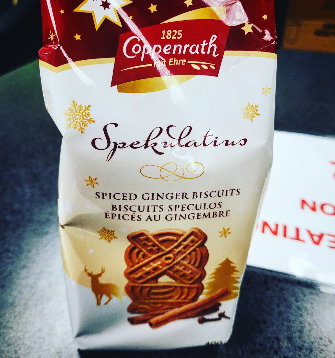 Maxwell4911's tweet image. A couple #holidaytreats  these ginger biscuits are #sodelicious  really topping off my evening...#trythem