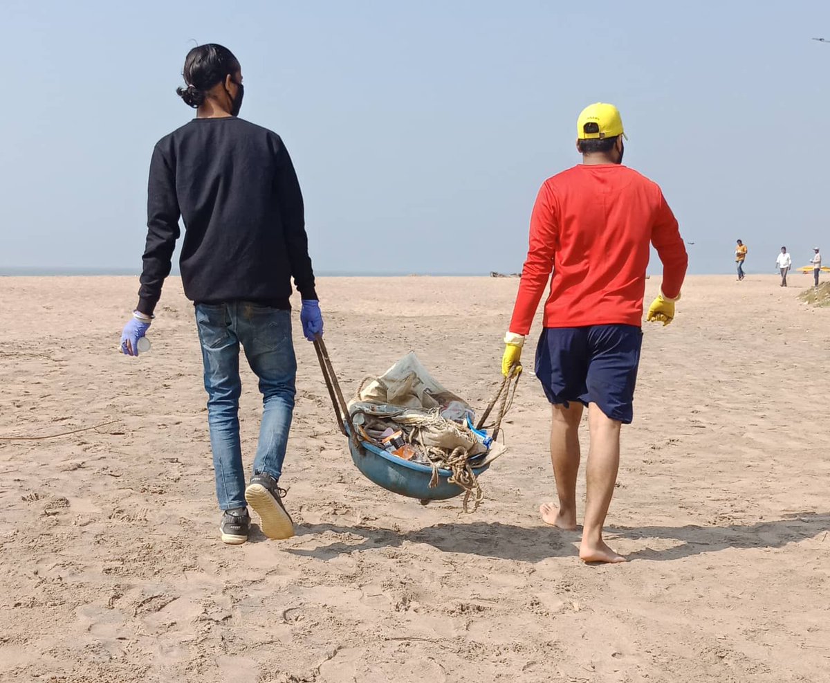 vrikshit's tweet photo. It's not about status,media or likes. It's about life.What are you doing for your country,what are you doing for the real world?It's so sad.

Collected  more than 150 kg trash from Aksa Beach Mumbai.

Imagine  if 7 billion people do it once.

#2minutebeachclean #beachcleanup https://t.co/tLBrHjst61