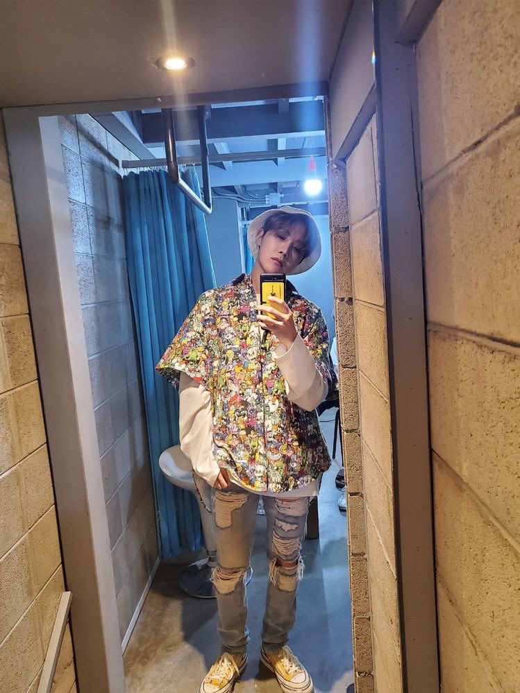 YanniWorld_twt's tweet photo. 🖇 •📲. ⃗. @ #Yannick • updᥲtᥱ: #️⃣ : #SymphoniaDB + #FingertipBySMPHN
Me puse mi remera más colorida para el debut de estas preciosas y talentosas chicas. 🎉 Antes que nada quería felicitarlas por su gran día y agradecerles la invitación. Espero que me tiren un beso. 🥳 https://t.co/5JmwjUJvz4