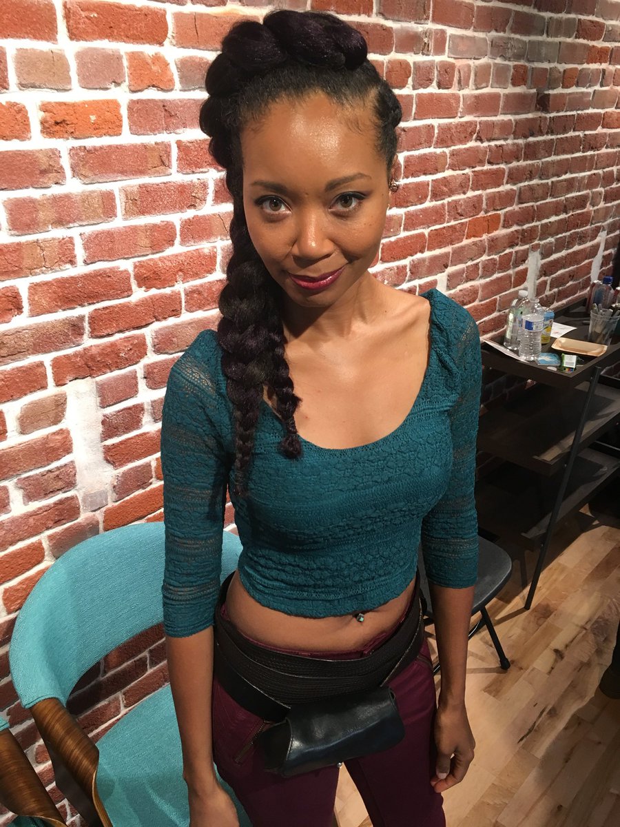 Do you like Buffy? I looooove Buffy. 

I’m running 2 Buffy the Vampire Slayer TTRPG sessions this week, &amp; there’s room at my tables!

Wednesday: adults only
Guest: <a href="/HavanaRama/">Vana 🍉</a>
swordandscroll.com/the-harvest-fe…

Friday: family-friendly, ages 12+
Guest: <a href="/BonnieBellG/">Bonnie Gordon🖖🏼</a> 
swordandscroll.com/the-great-pump…