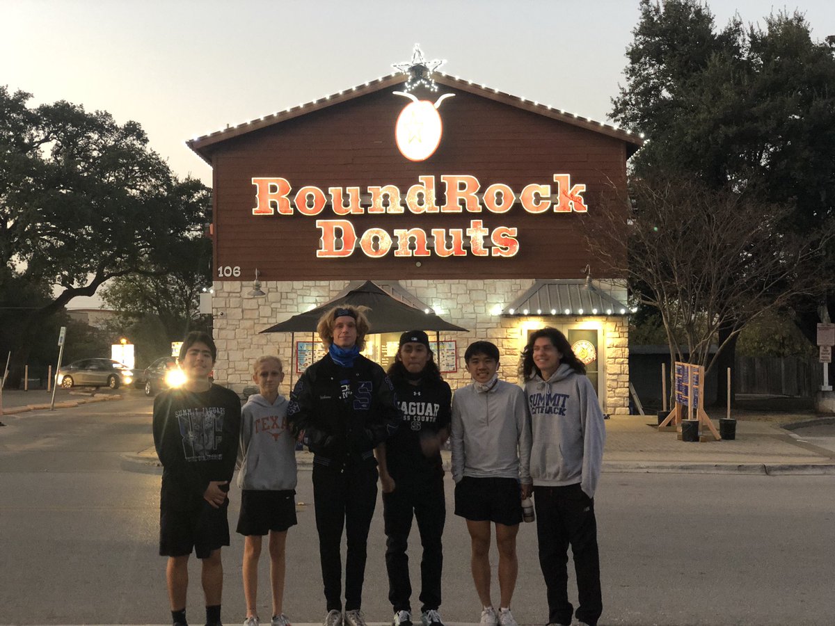 SummJagTrack's tweet photo. Because it’s tradition and you don’t mess with tradition ✔️❤️🍩 #4AM #4Megan #State2020 #NoTexasSized 😩@MISDSummitJags @MISDathletics @RunCiRun https://t.co/I5omnPYNau