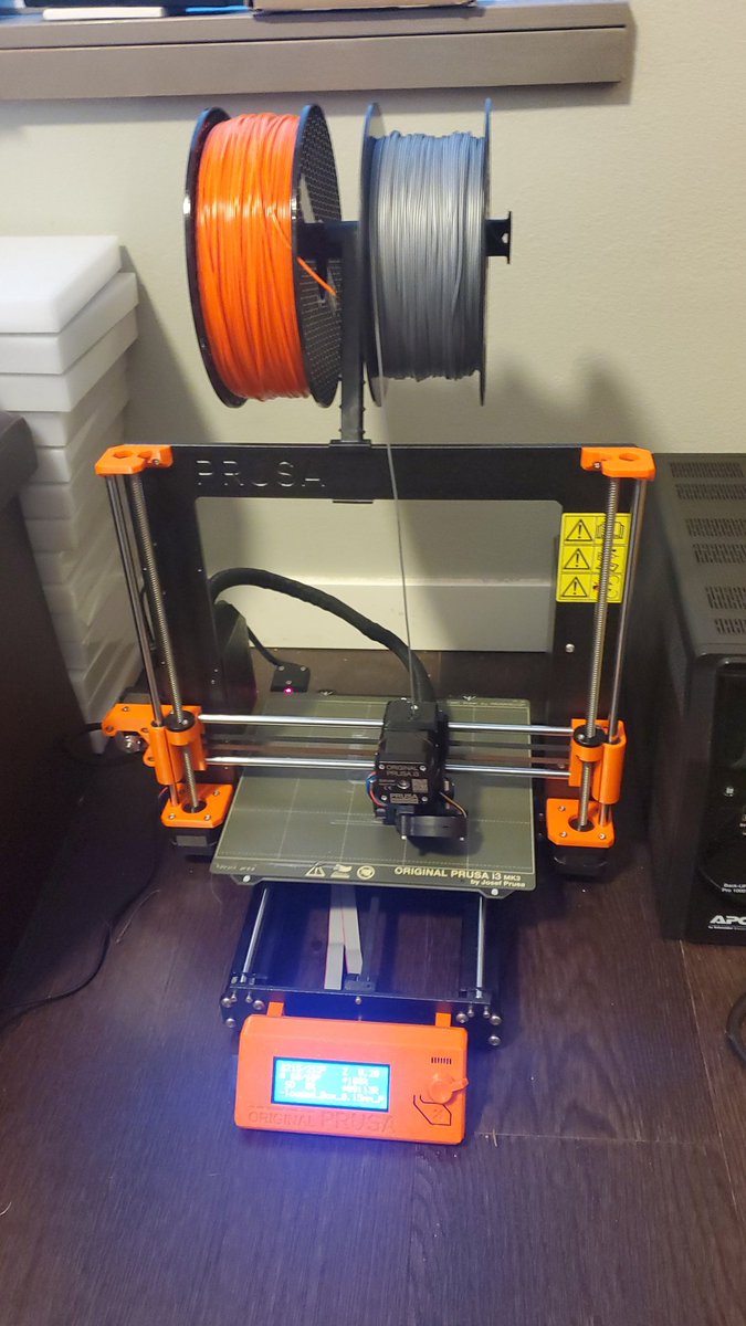I assembled a 3d printer! After a week of on-off work assembling the thing, it's finally here and working! I want to use it to explore the limits of what is possible with off the shelf 3d printing tech and in this thread I will document my prints and what I learned from them.