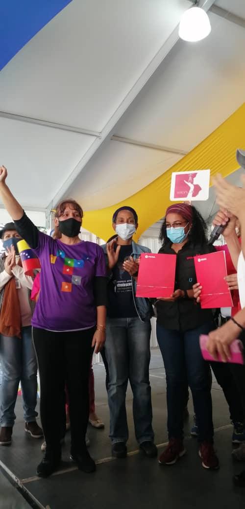 Hoy celebramos el cumpleaños de nuestro Presidente <a href="/NicolasMaduro/">Nicolás Maduro</a>, con las mujeres petroleras, desde PDVSA la estancia, con propuestas concretas para la nueva Asamblea Nacional. Dios le siga guiando en la conducción de la patria #FelizCumpleanosPresidentePueblo.