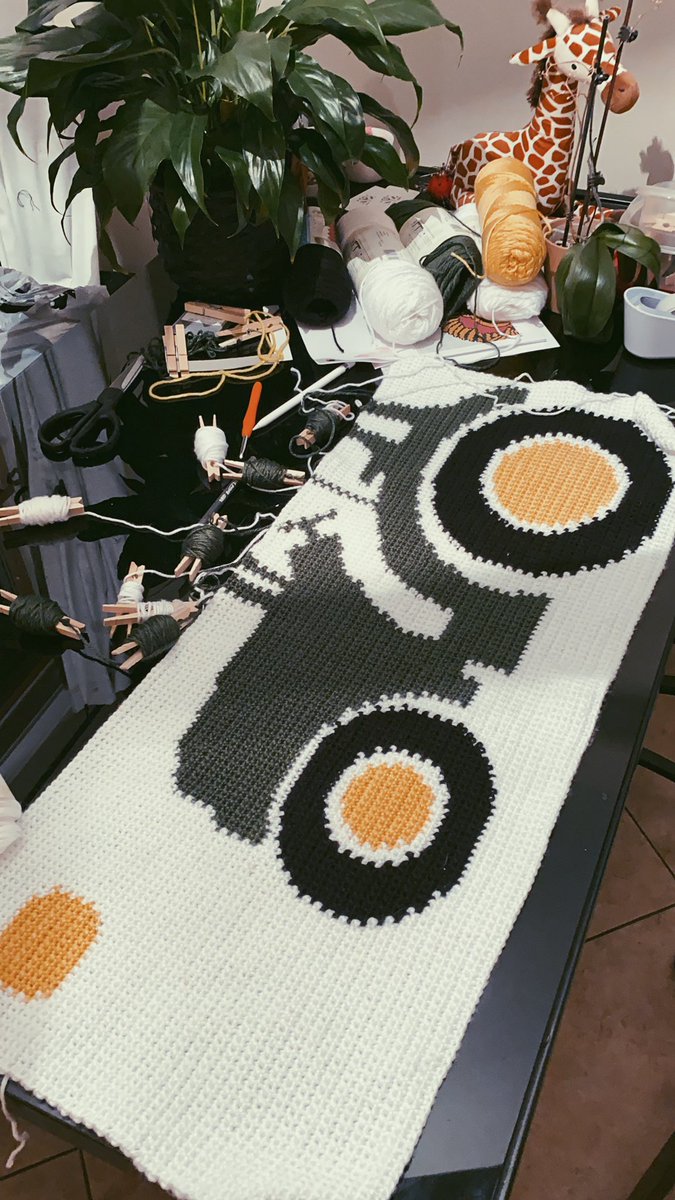 rosiethreadsco's tweet photo. slow going, but it’s progress 💛 https://t.co/6OYKUBTQxY