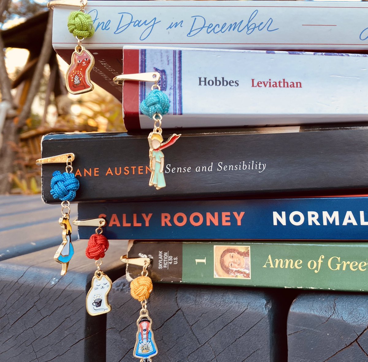 allhailrufina's tweet photo. Bookmarks make great stocking stuffers! Why not get these cuties for your favorite bookworm? 🥺 Available only at: https://t.co/sJrkjsCOI1 😊 #shopsmallbusiness #ShopSmallthisHolidaySeason #bookworm #readingcommunity #BookTwitter #shopsmall #localbusiness #giftideas https://t.co/eol6hvqgmT