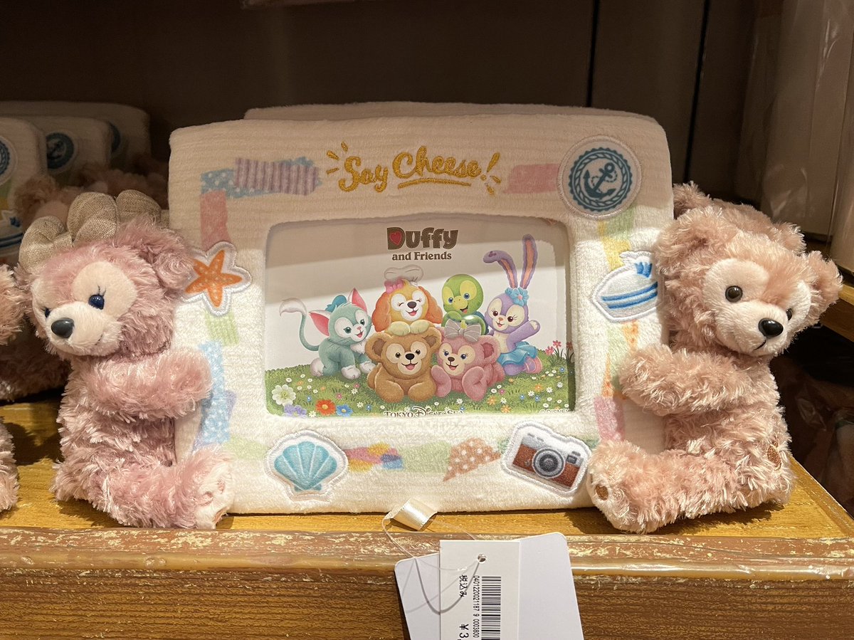 Shunsuke ダッフィー フレンズのsay Cheese のグッズが新発売されました マルチフレームが3800円 ワッペンバッジが3600円 ミニタオルが2800円 バスタオルが3800円です Tdr Now Tdr Md