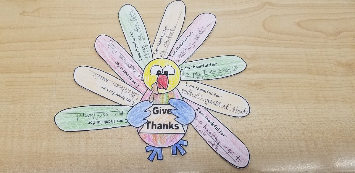 danny_rhey's tweet photo. Not quite the same, but I really appreciate @Wendy96825 making this year's #turkeybowl happen!!! :) I did sweat because I was focusing on not messing up the cutting... #thankful #IBHawksGobble #IBHawksFly #becauseCOVID https://t.co/KsYnseaYcy