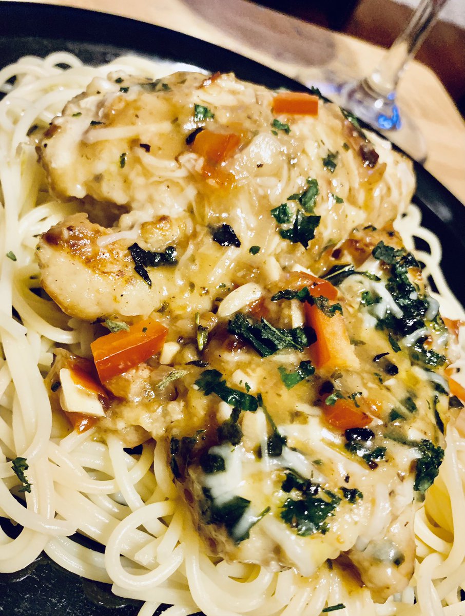 Sould_Food's tweet photo. 💛Mascoto Wine Butter Garlic Sauce Over Pan Seared Chicken Cutlets 💛Served over Thin Spaghetti with a touch of Parmesan
🥰Enjoy!
#MondayBeLike
#bonappetit
#FoodEyeCandy
#TheChefLife
https://t.co/suO3BG2F3X
W/ @MrsMusicMaestro and @Bayrone_1967 https://t.co/1g237PhP5G