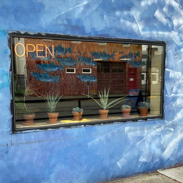 FishTaleBrewpub's tweet photo. We are OPEN for takeout food, beer and cider! Working on heaters and tents as we speak! Stop by and grab whatever you need, we are here and ready to serve you!
#fishtalebrewpub🍺 #olympia #craftbeer #suportlocalbusiness #since1993 https://t.co/KmtZXzkTb3
