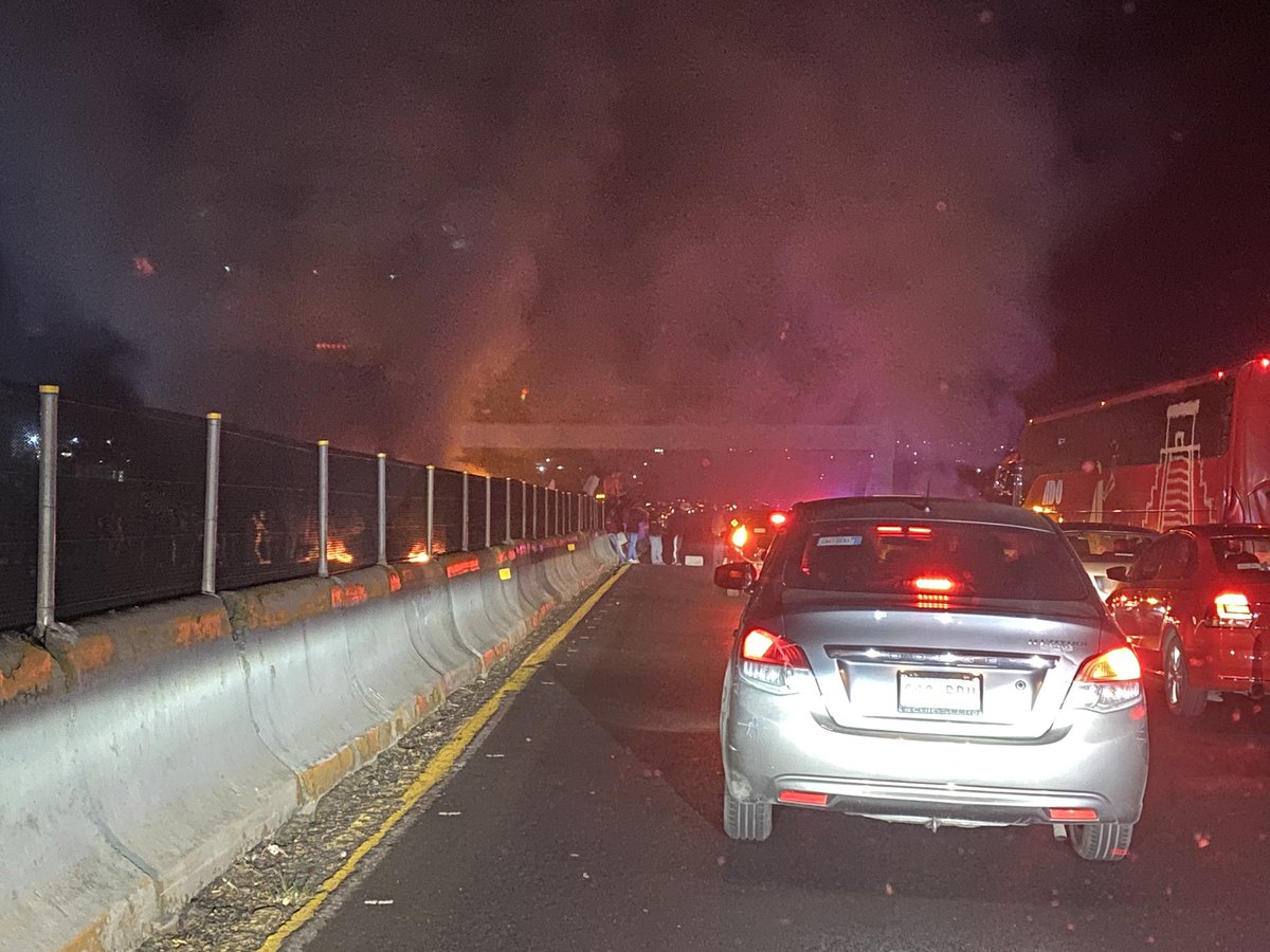 enricarmesco's tweet photo. Bloqueo de personas en la Mexico-Puebla en ambos sentidos
@CAPUFE https://t.co/j8kcEw0sAr