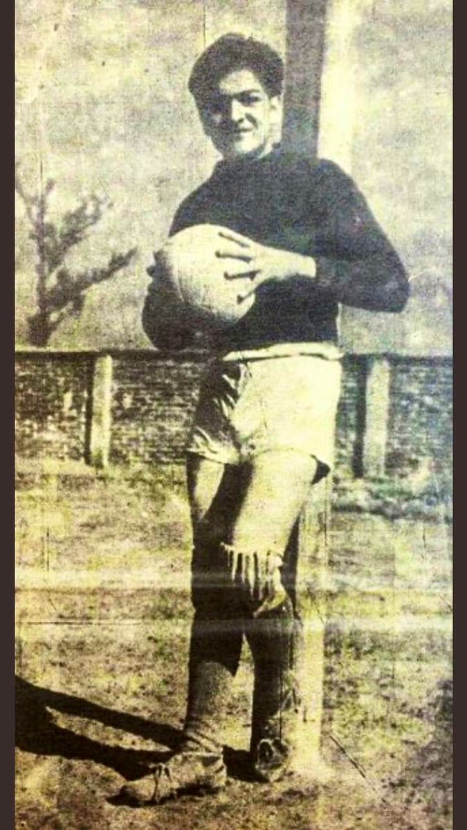 medicenfos's tweet image. 🇲🇽 José Alfredo Jiménez Sandoval 

47 años sin #ERey y su música. 🎺🎶🎼

🔘#JoséAlfredoJiménez fue guardameta cuando se mudó a la Ciudad de México en los 40’s.
     🧤Club Marte
     🧤Club Oviedo

🔘Coincidió y conoció muy bien a otra leyenda, la 'Tota' Carbajal.