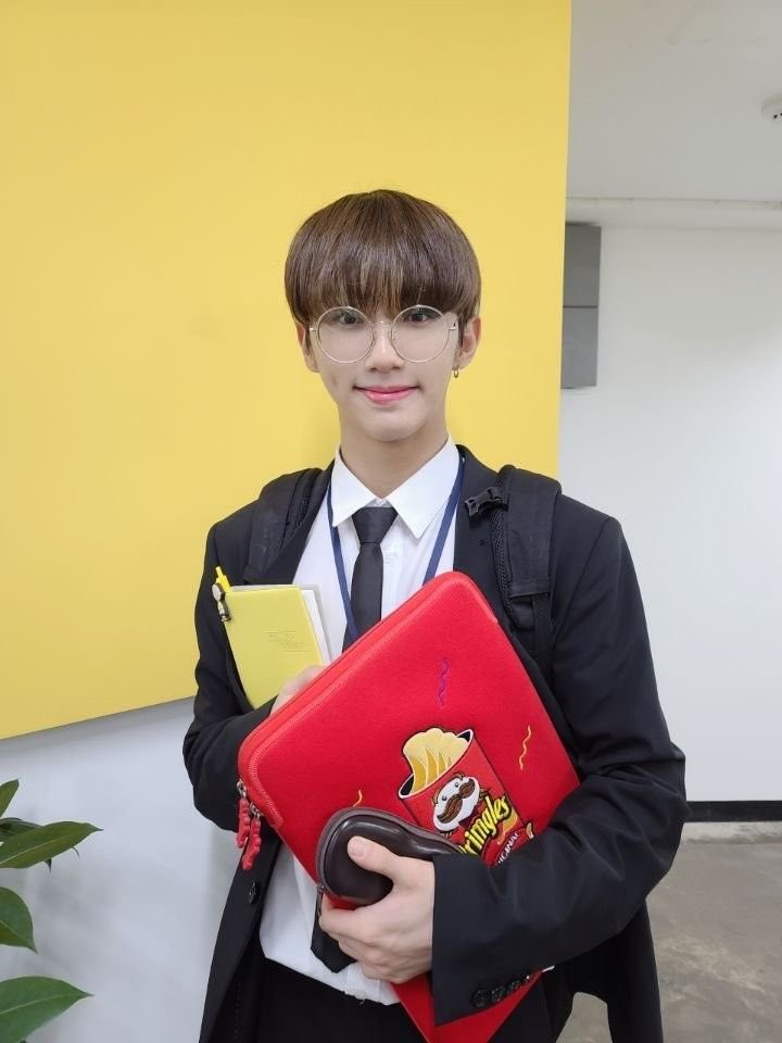 kargyeseoo's tweet photo. Hi, @AGEXYCEO ITS HAN HARRY JUNE
FROM DKB 2004 LINE READY TO BE YOUR CEO'S CAUSE I CELEB AND FAB #CEOLEBRITY https://t.co/YSWxWJygrr