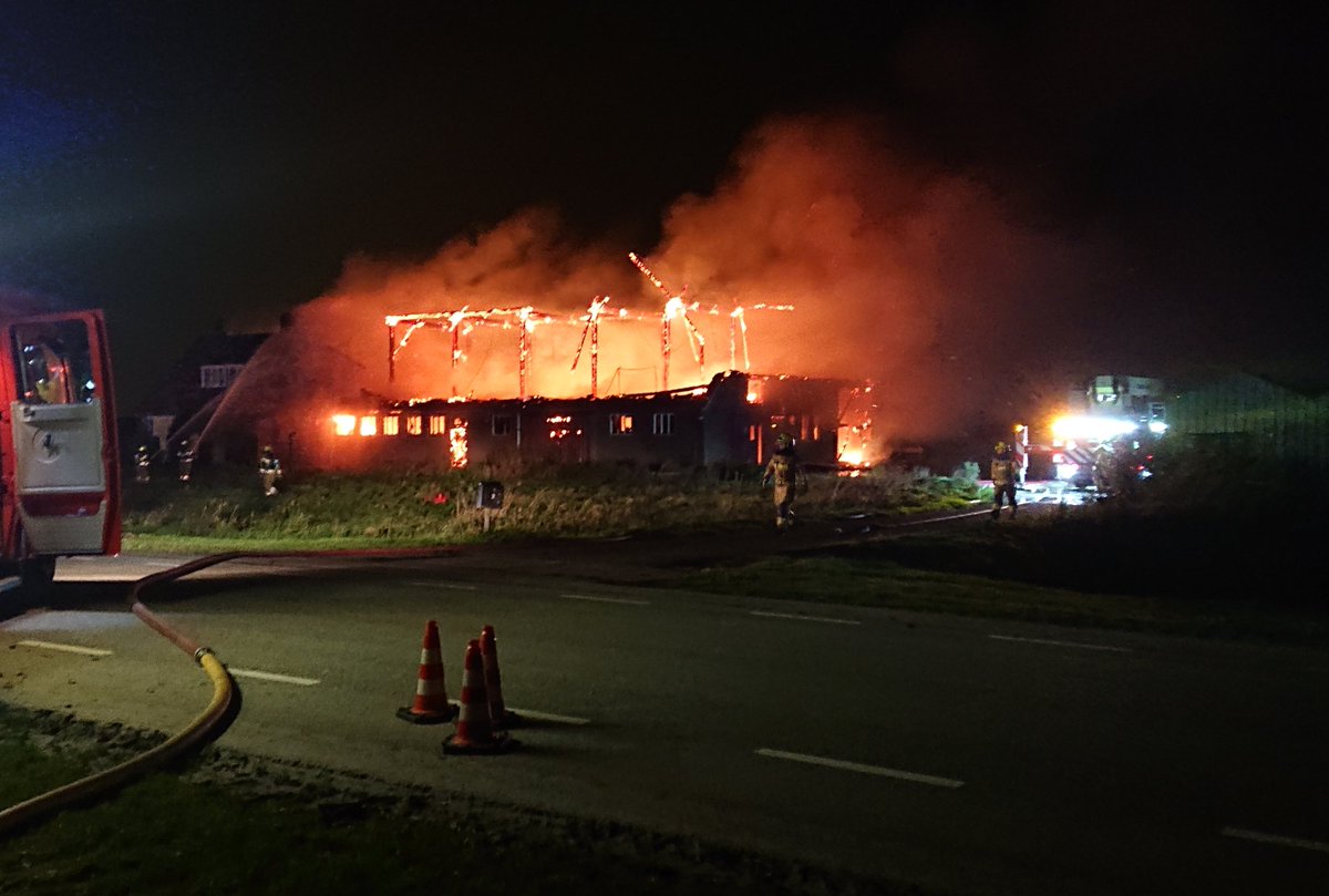 Zojuist bij een uitslaande boerderijbrand geweest in de Wieringermeer.
