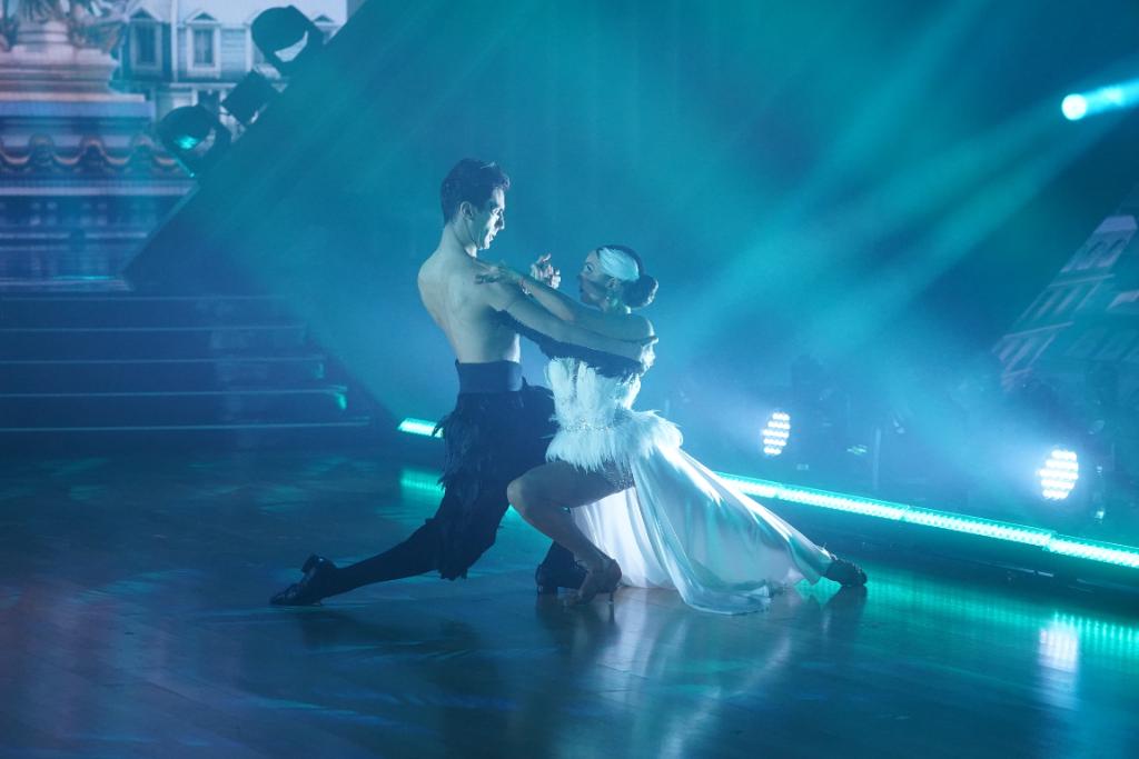 officialdwts's tweet photo. .@NevSchulman crushed this dance, AGAIN 🌟 #TeamBeNeevers is seriously goals. #DWTSFinale https://t.co/iLcJLOlfdi