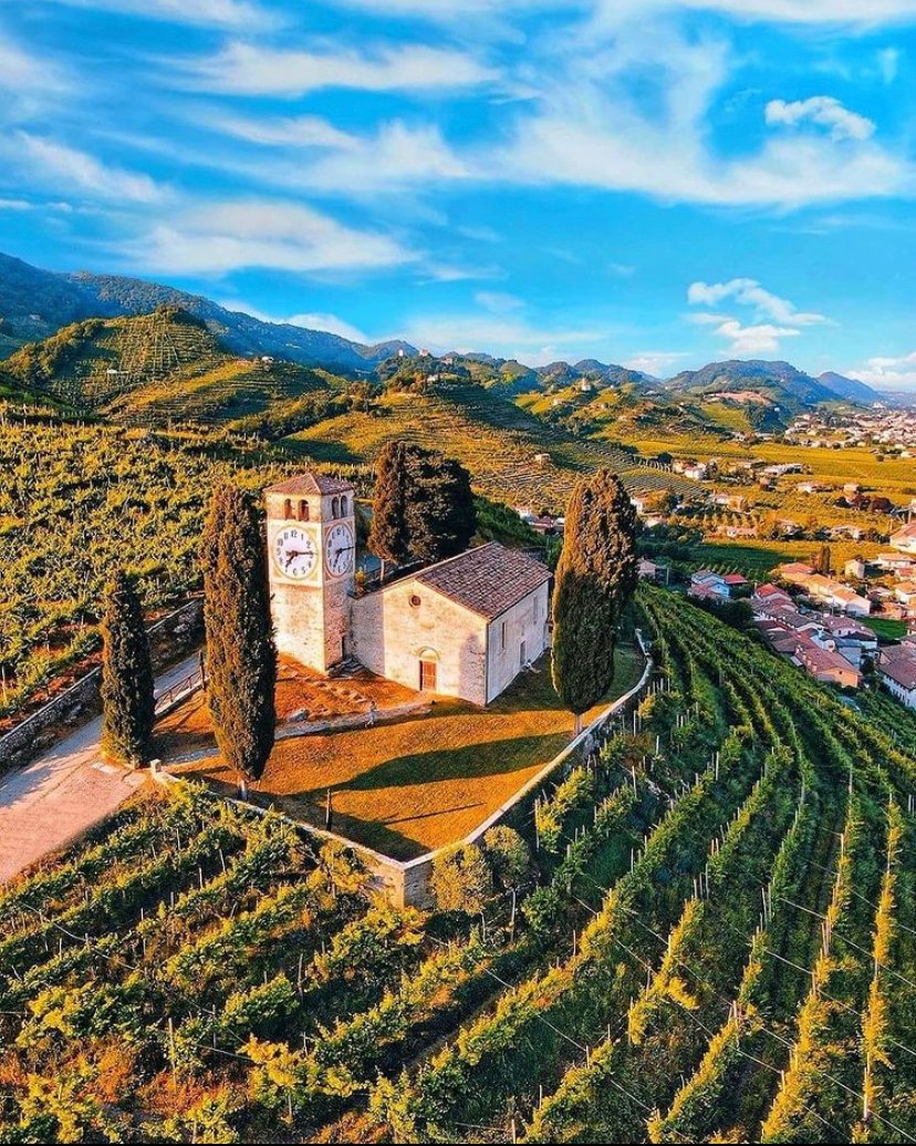 UndiscoveredIt1's tweet photo. Good Morning! How are you starting your day? ☕️
📍 Farro di Soligo, Veneto 🇮🇹☀️

#goodmorning #tuesdaytravel #NaturePhotography #italy #coffee #traveling #coffeebreak #buongiorno #travelgram #nature #coffeelover  #Motivation
📸 @cangia @esraa.evren | #instagram https://t.co/Ym3UBasfpr