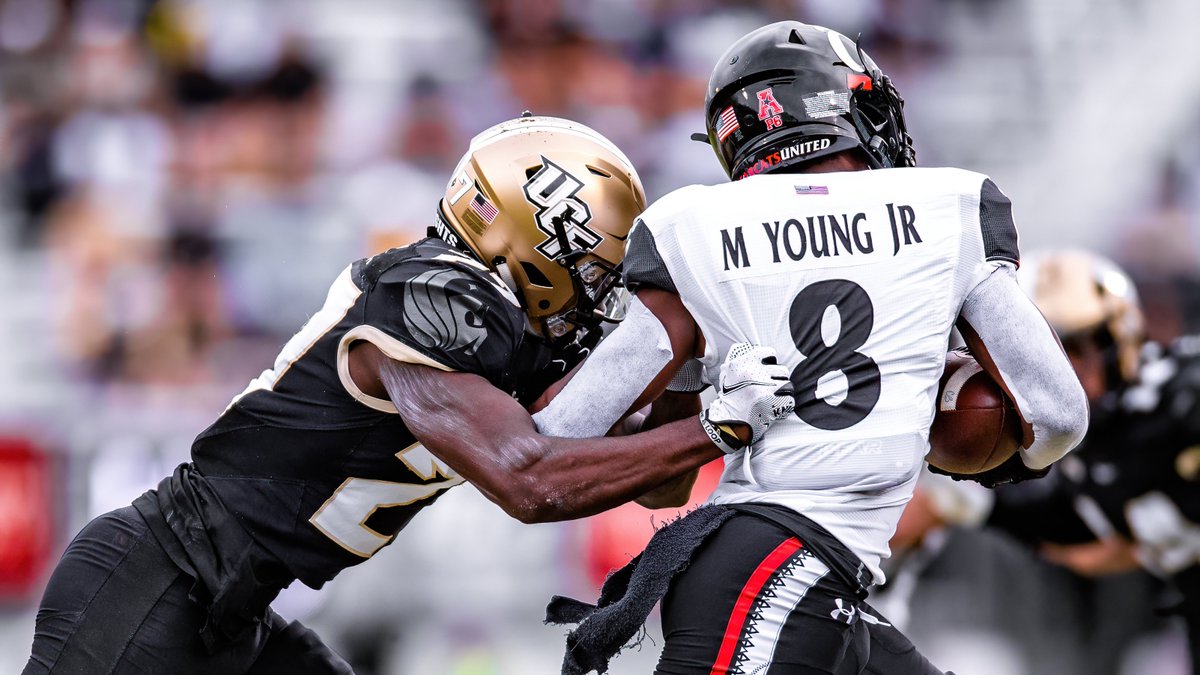 UCF_Football's tweet photo. He left it all on the field...career-high 16 tackles for @rgrant1525 in his last bounce ✊ https://t.co/ru9BzF5thL