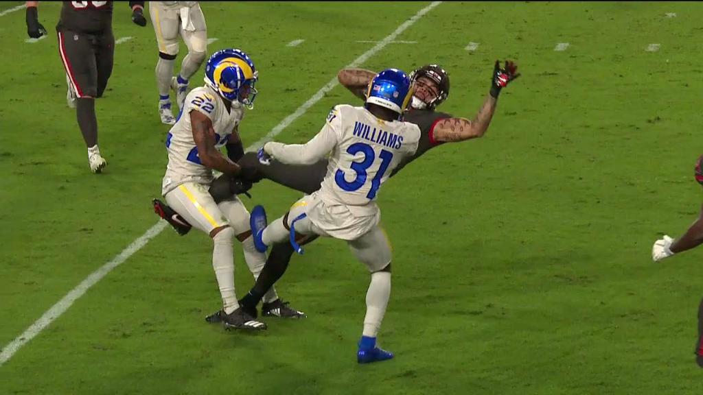 SportsCenter's tweet photo. Mike Evans scored on this play: https://t.co/L5KH1xZAPK