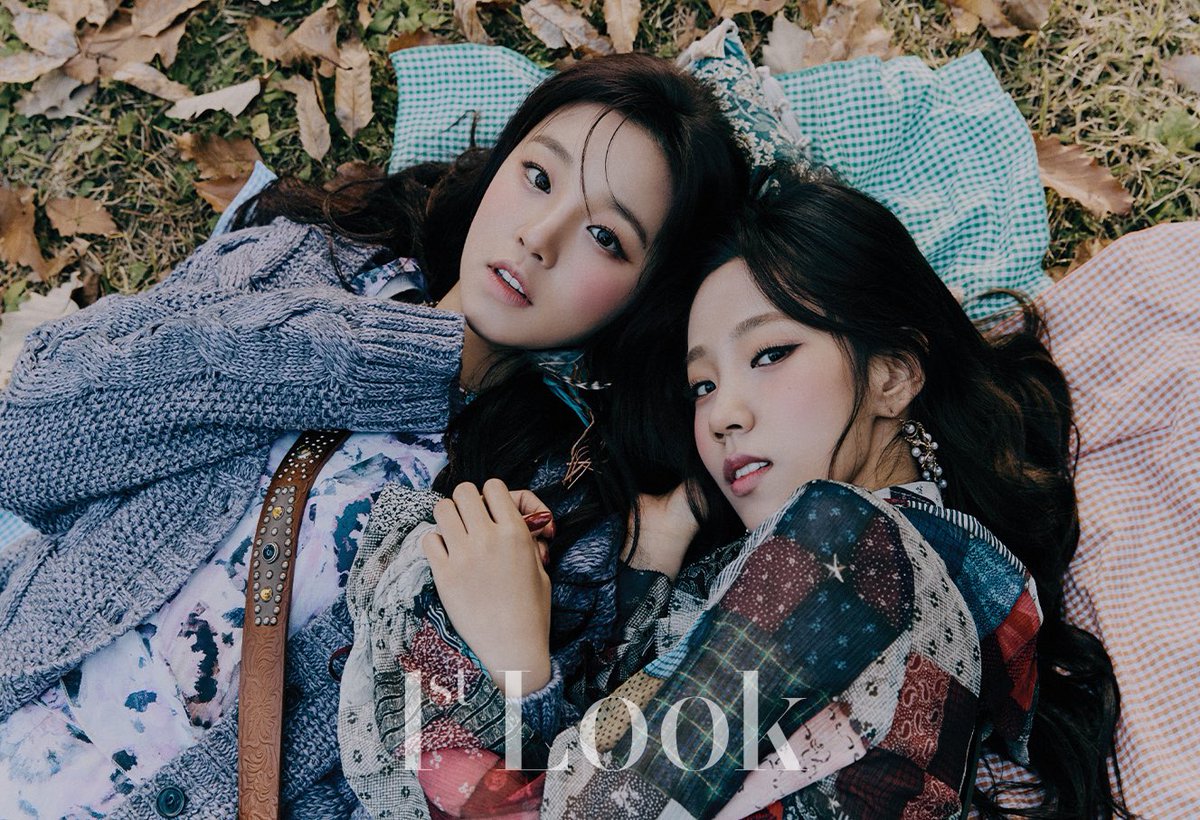 WJSN_Cosmic's tweet photo. [#WJSN]
#우주소녀 #여름 
#여자아이들 #우기 가 함께한
#1stLook 208호 👭💕

@1stlookofficial

#YEOREUM #퍼스트룩 https://t.co/CrvXFygFi3