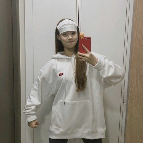 LOONARPBR's tweet photo. Wah, Orbits! Estou sem criatividade hoje. Mas se você pudesse colocar uma legenda nessa foto, o que você escreveria?

[#CHUU] https://t.co/VLw4FGWRU3